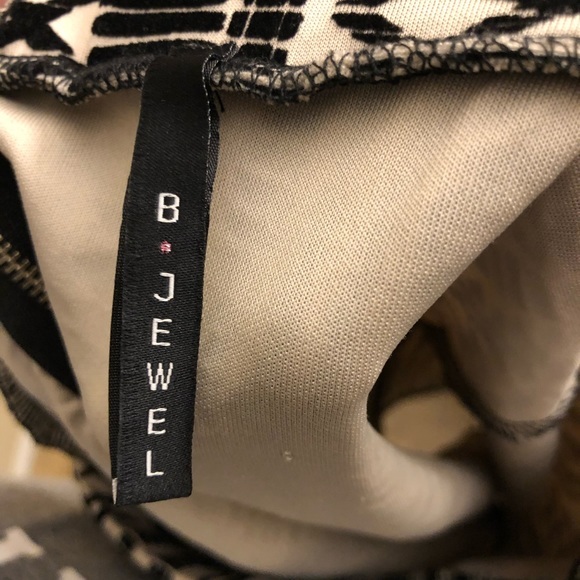 B. Jewel Short skirt Medium - Picture 2 of 6